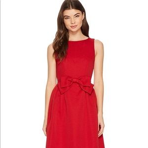 Sleeveless dress with bow at front waistline